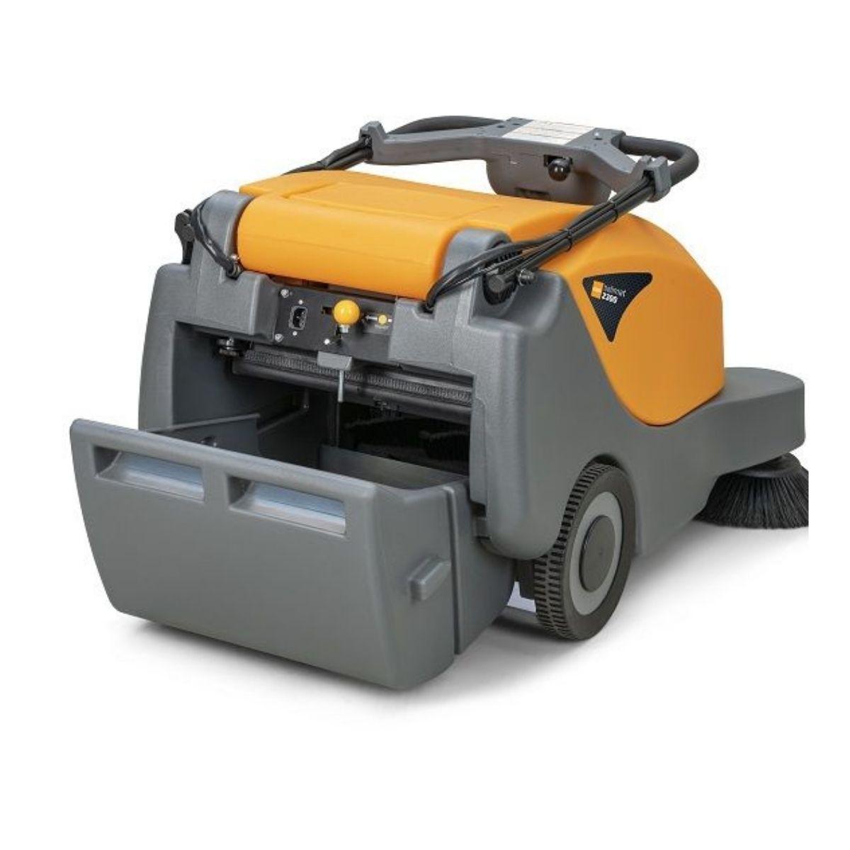 Center Broom B3300